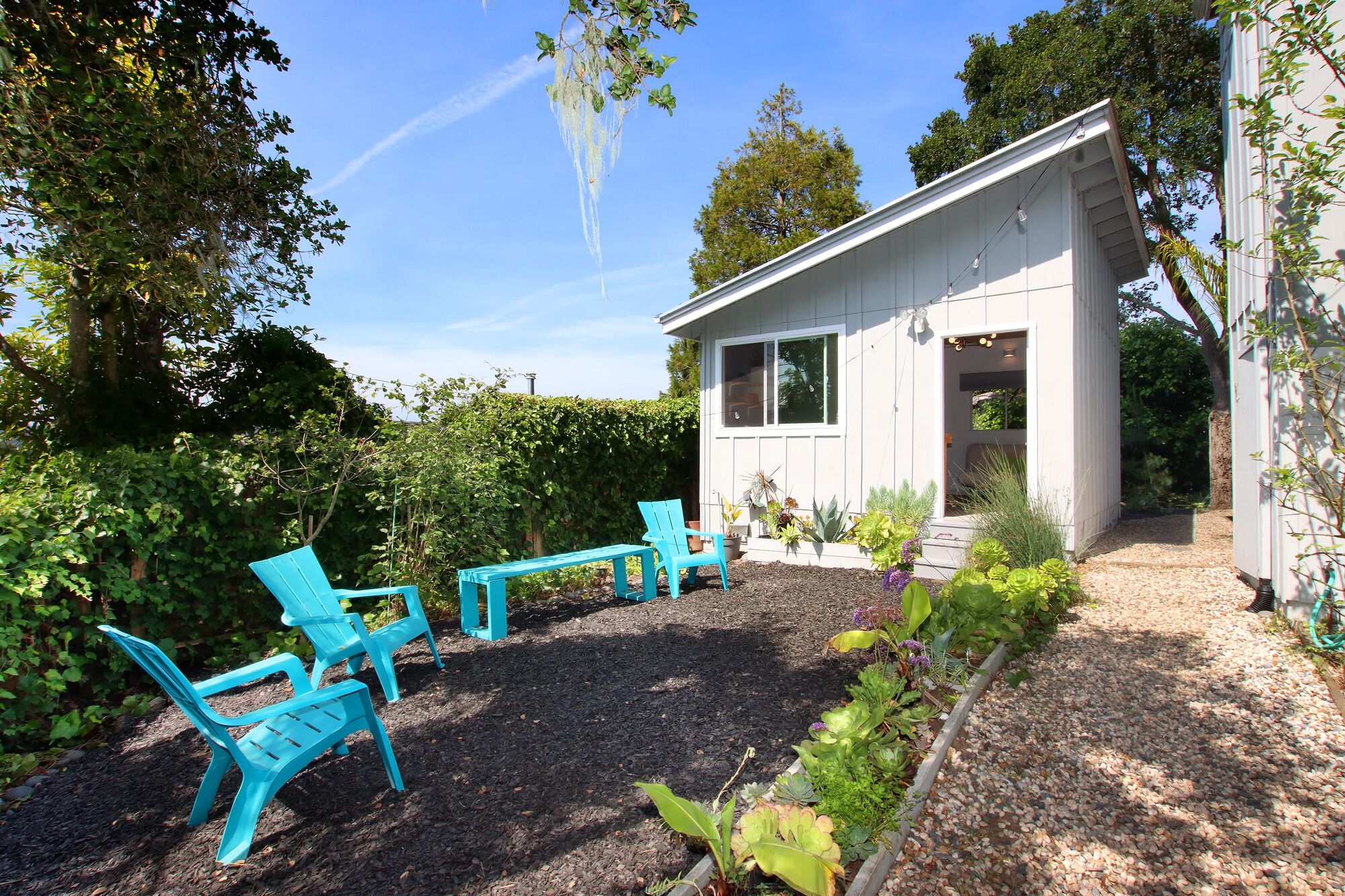 Detached studio with private garden patio and mountain views